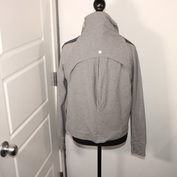 Lululemon Sway Jacket Gray Asymmetric Zipper Cowl Neck Size 8 Thumbholes - Picture 3 of 4